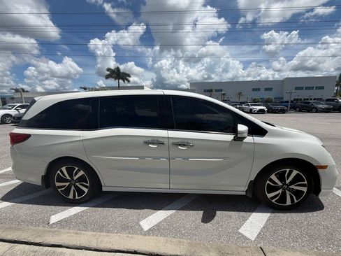 Used 2019 Honda Odyssey Elite image 4