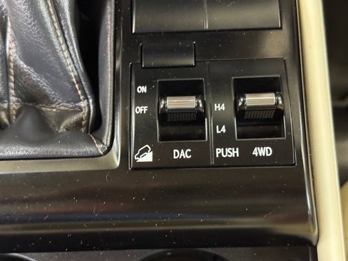 Used 2020 Lexus GX 460 Premium w/ Premium Package AWD/4WD image 40