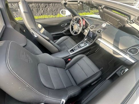 Used 2025 Porsche 718 Boxster image 38