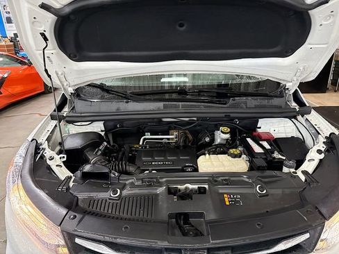 Used 2019 Chevrolet Trax LT w/ LT Convenience Package FWD image 28