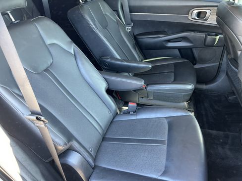 Used 2022 Kia Sorento EX image 19