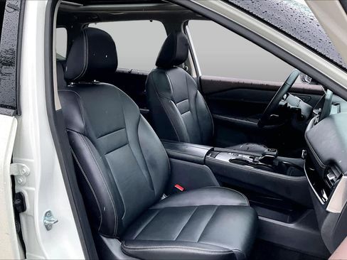Certified 2023 Nissan Rogue SL w/ SL Premium Package FWD image 9