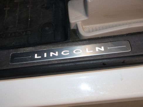 Used 2022 Lincoln Nautilus Reserve w/ Equipment Group 201A image 7