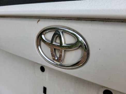 Used 2021 Toyota RAV4 XLE FWD image 9