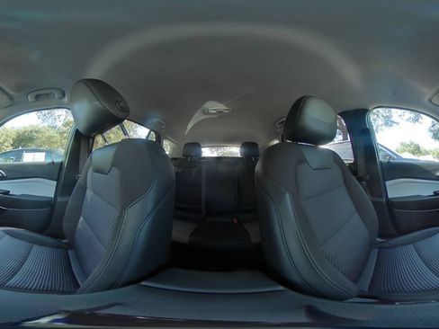 Used 2025 Chevrolet Trax LT w/ LT Convenience Package FWD image 41