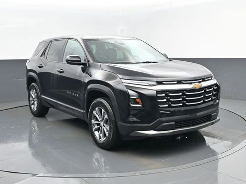 Used 2025 Chevrolet Equinox LT image 3