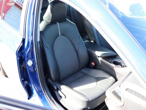 Used 2024 Toyota Camry SE image 14