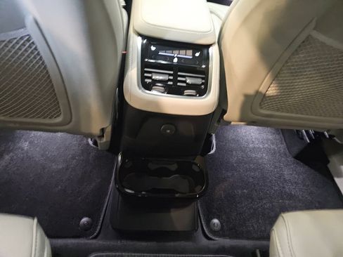 Certified 2025 Volvo XC90 T8 Ultra AWD/4WD image 16