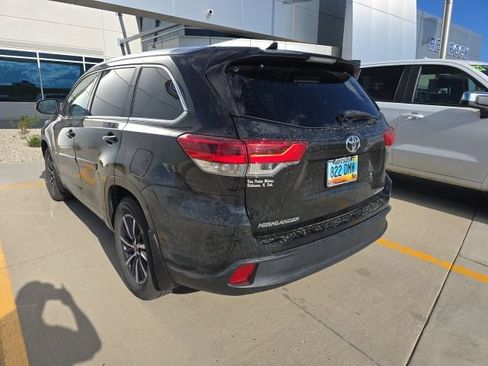 Used 2018 Toyota Highlander XLE AWD/4WD image 3
