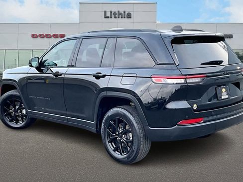 Used 2024 Jeep Grand Cherokee Altitude image 4