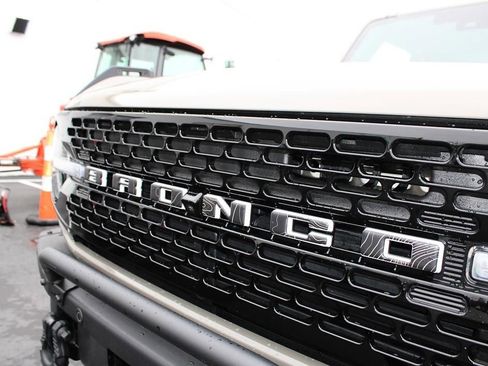 Used 2025 Ford Bronco Badlands AWD/4WD image 9