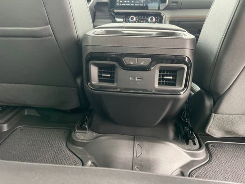 Used 2024 GMC Sierra 1500 AT4 w/ Technology Package image 30