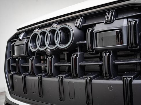 Used 2025 Audi Q7 2.0T Premium Plus w/ Premium Plus Package image 3