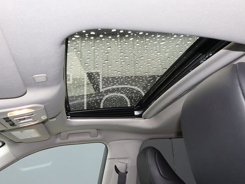 Used 2024 Toyota Highlander XLE image 8