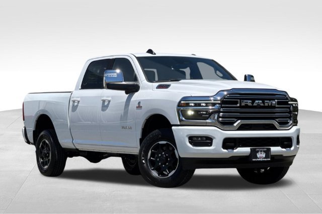 Used 2025 RAM 2500 Laramie AWD/4WD image 2