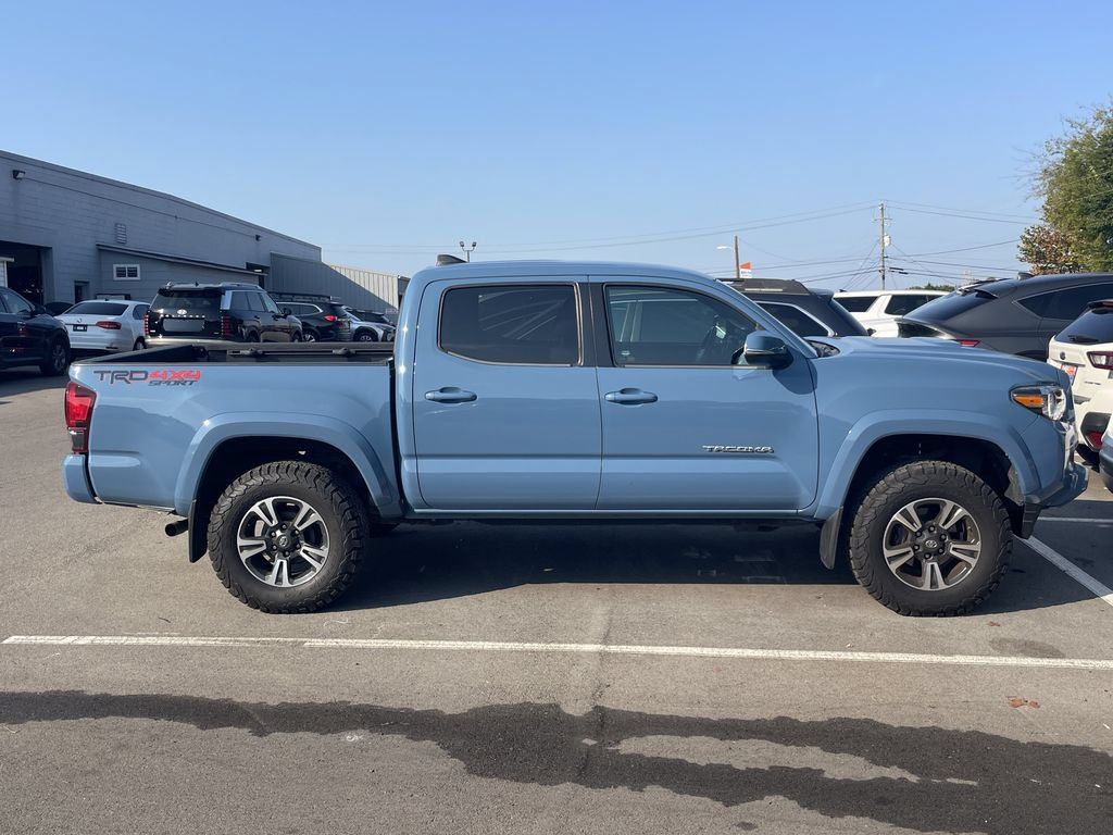 Used 2019 Toyota Tacoma TRD Sport w/ Technology Package AWD/4WD image 6