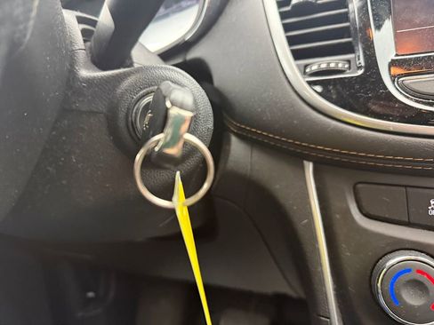 Used 2021 Chevrolet Trax LS image 31