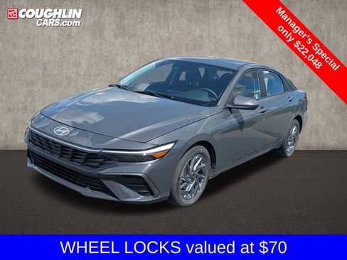 Certified 2024 Hyundai Elantra SEL FWD image 3