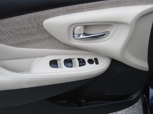 Used 2023 Nissan Murano SV image 11