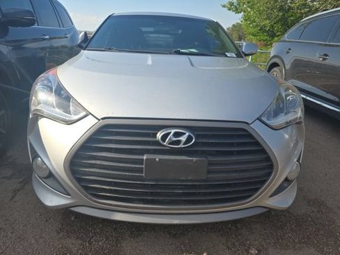 Used 2017 Hyundai Veloster Turbo FWD image 2