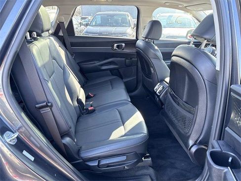 Used 2021 Kia Sorento S w/ Panoramic Sunroof Package image 11