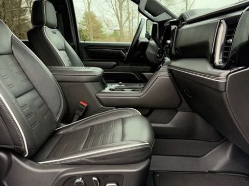 Used 2025 GMC Sierra 2500 AT4X image 21