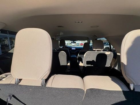 Used 2020 Ford Explorer XLT image 8