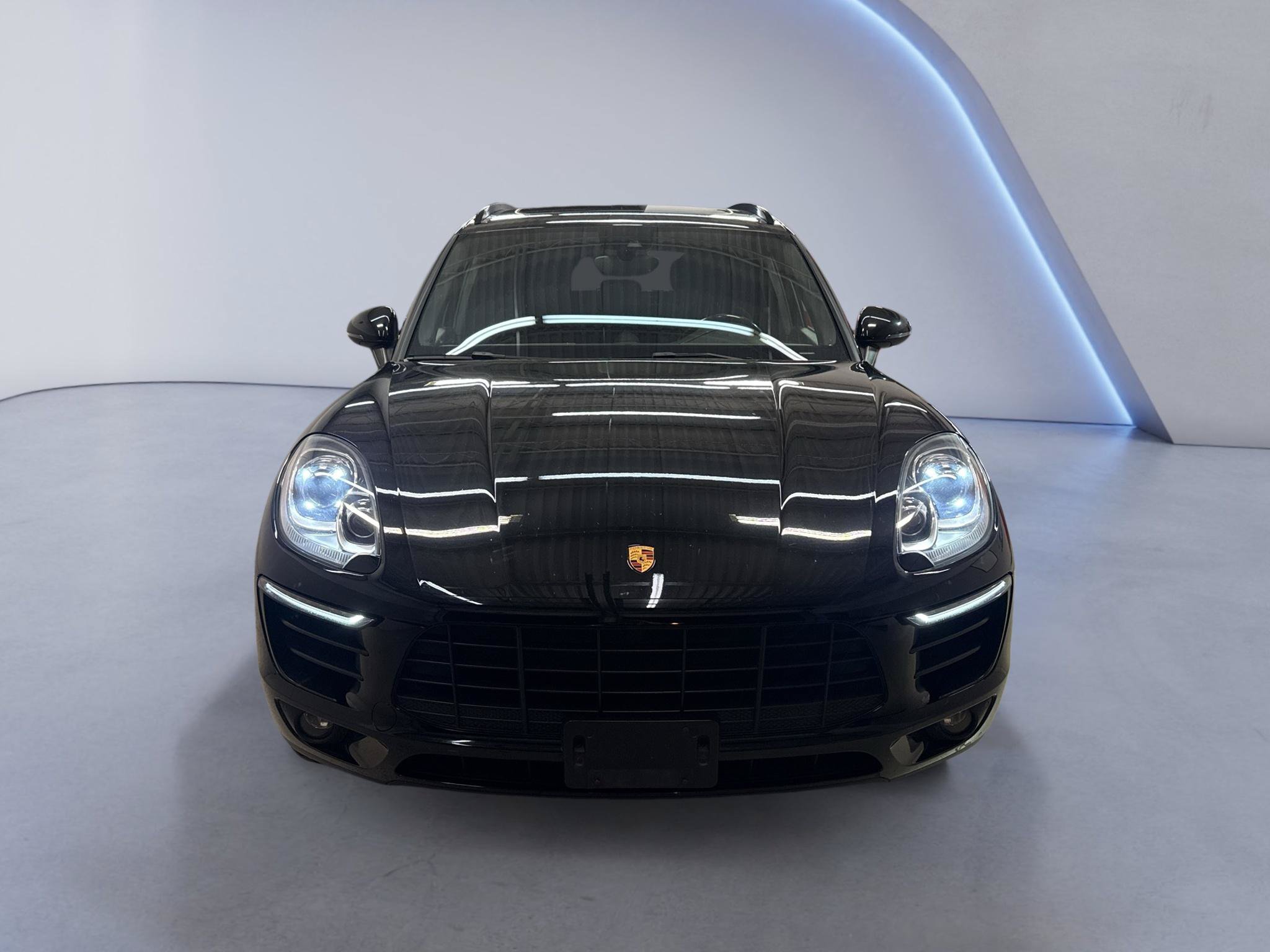 Used 2018 Porsche Macan AWD/4WD image 2