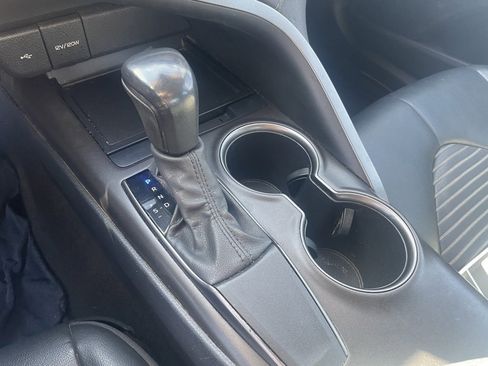 Used 2021 Toyota Camry SE image 16