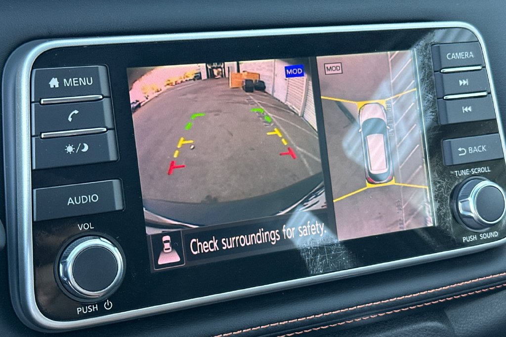 Used 2019 Nissan Kicks SR w/ SR Premium Package FWD image 18