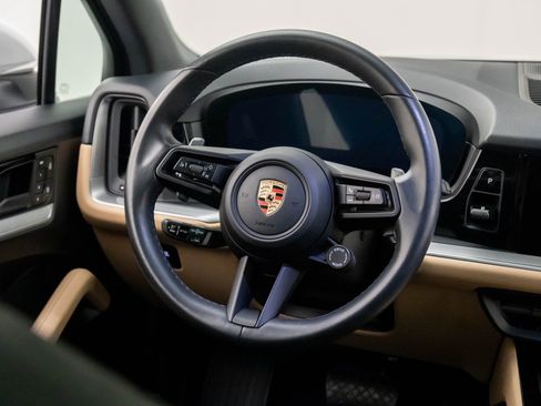 Certified 2024 Porsche Cayenne image 12