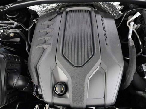 Certified 2024 Porsche Macan image 42