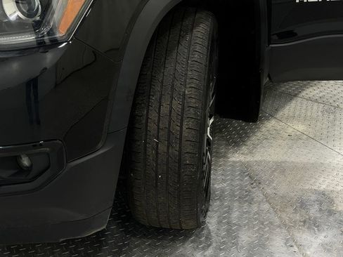 Used 2019 GMC Acadia SLT w/ Black Edition image 40