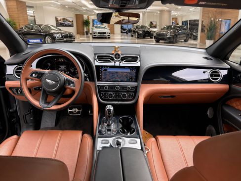 Certified 2022 Bentley Bentayga AWD/4WD image 3