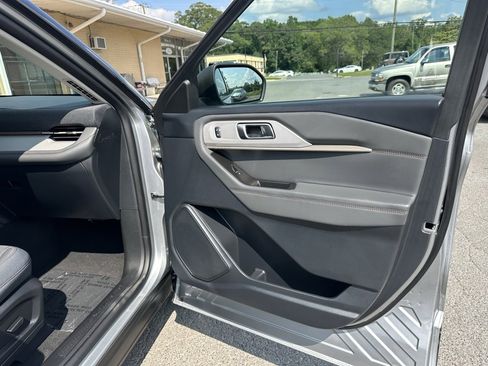 Used 2025 Ford Explorer Active image 16