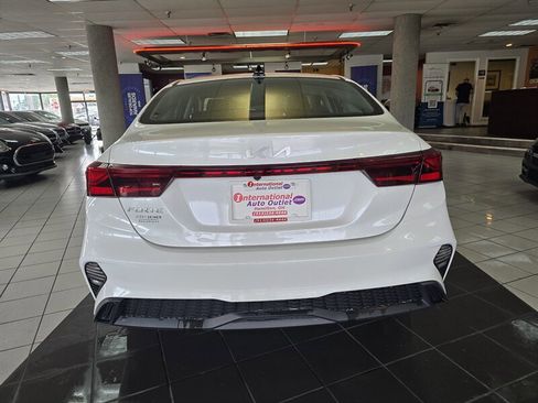 Used 2023 Kia Forte LXS w/ LXS Technology Package FWD image 5