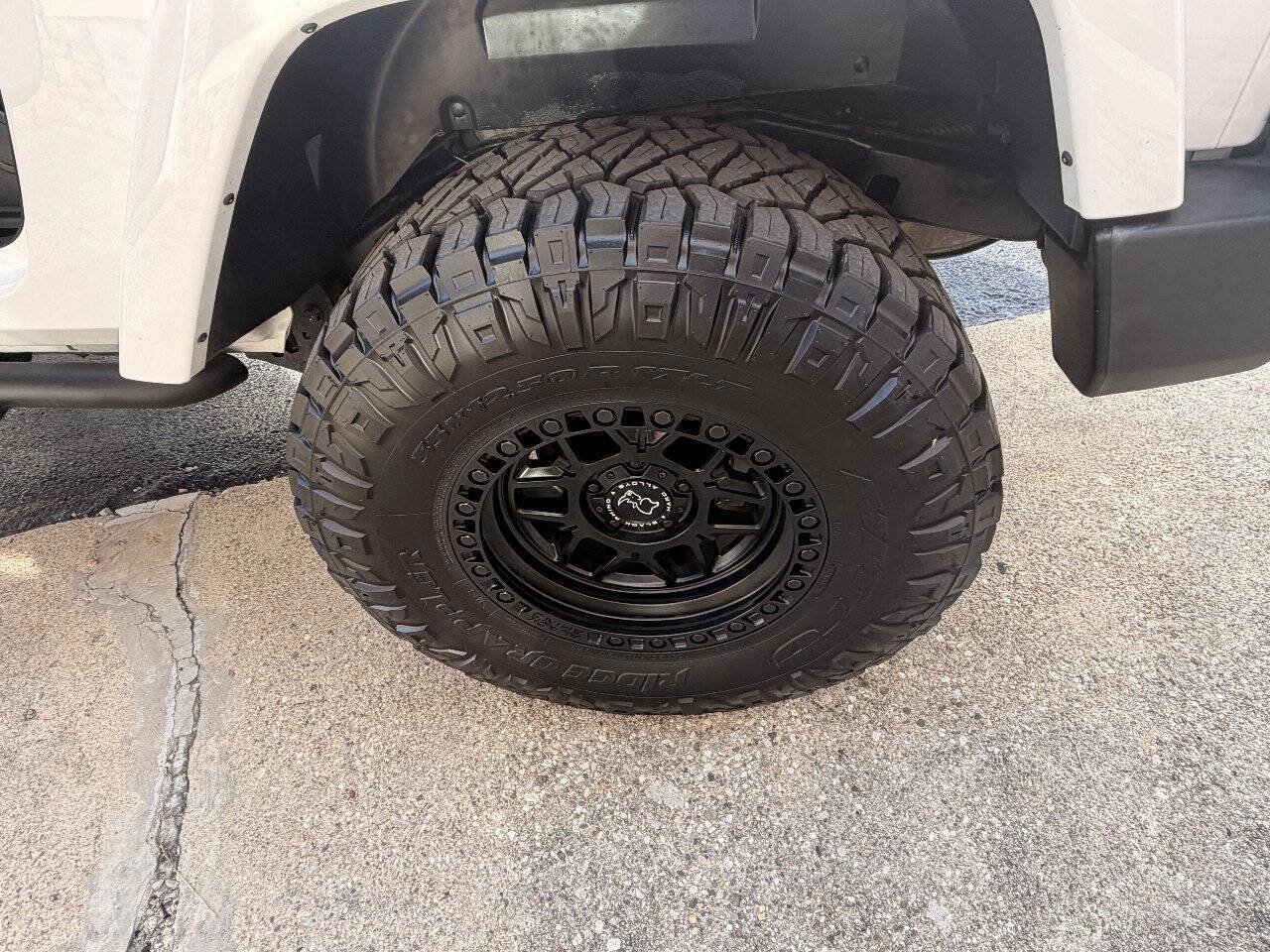Used 2016 Jeep Wrangler Sahara w/ Dual Top Group AWD/4WD image 28