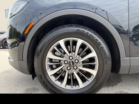Used 2022 Lincoln Nautilus AWD w/ Premium Package image 2