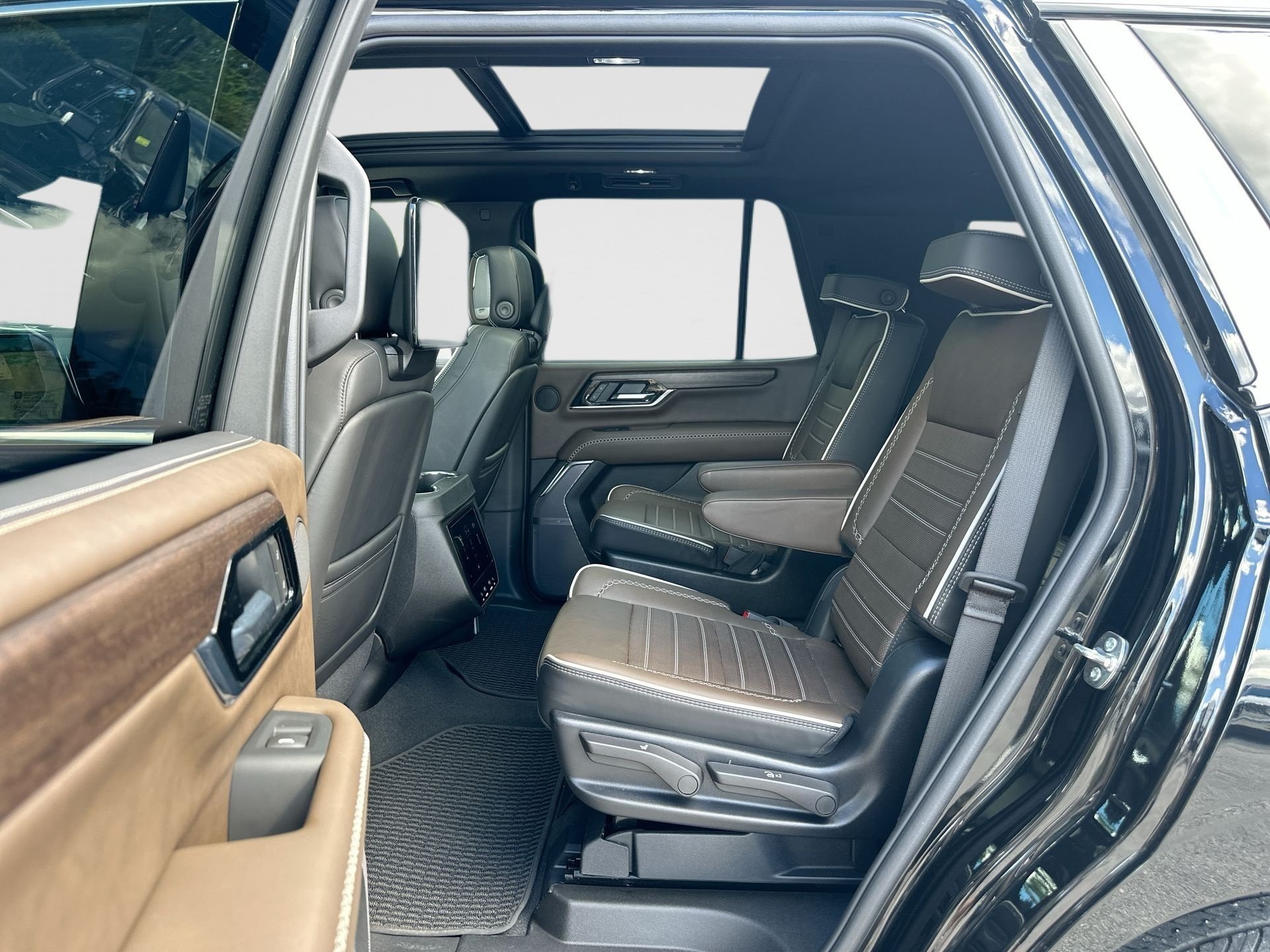 Certified 2025 GMC Yukon Denali Ultimate AWD/4WD image 25
