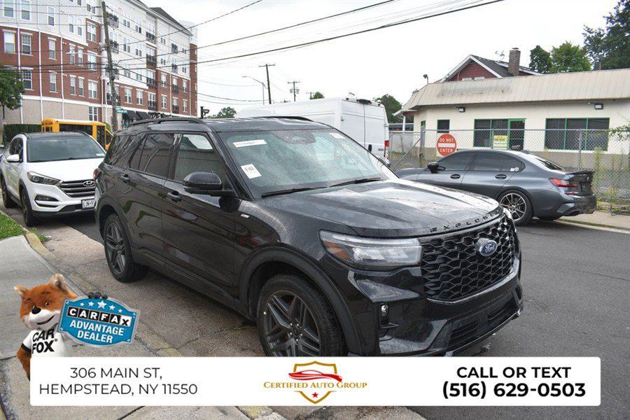Used 2025 Ford Explorer ST-Line w/ ST-Line Street Pack AWD/4WD image 4
