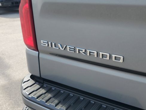 Used 2019 Chevrolet Silverado 1500 High Country w/ Technology Package image 32