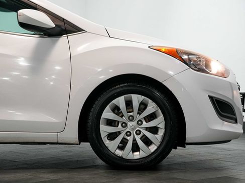 Used 2017 Hyundai Elantra GT FWD image 9