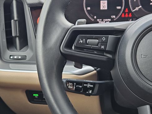 Certified 2025 Porsche Cayenne Coupe image 26