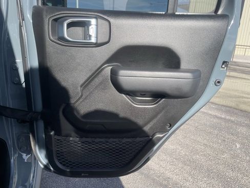 Used 2025 Jeep Gladiator Nighthawk image 15