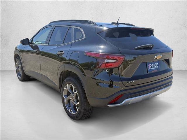 Used 2025 Chevrolet Trax LT FWD image 8