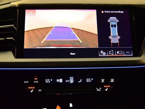 Certified 2024 Audi Q4 e-tron Prestige w/ Black Optic Package image 33