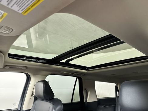 Used 2022 Ford Expedition Max XLT image 18