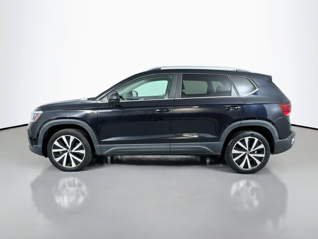 Used 2022 Volkswagen Taos SE w/ Panoramic Sunroof Package FWD image 9
