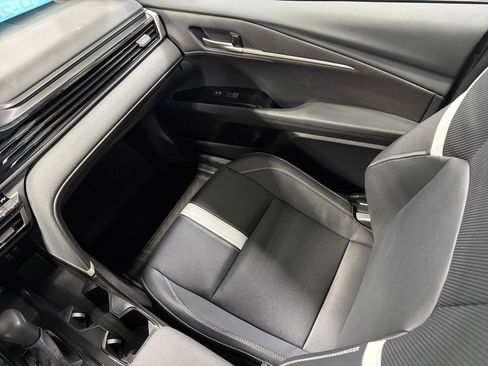 Used 2025 Toyota Camry SE image 11