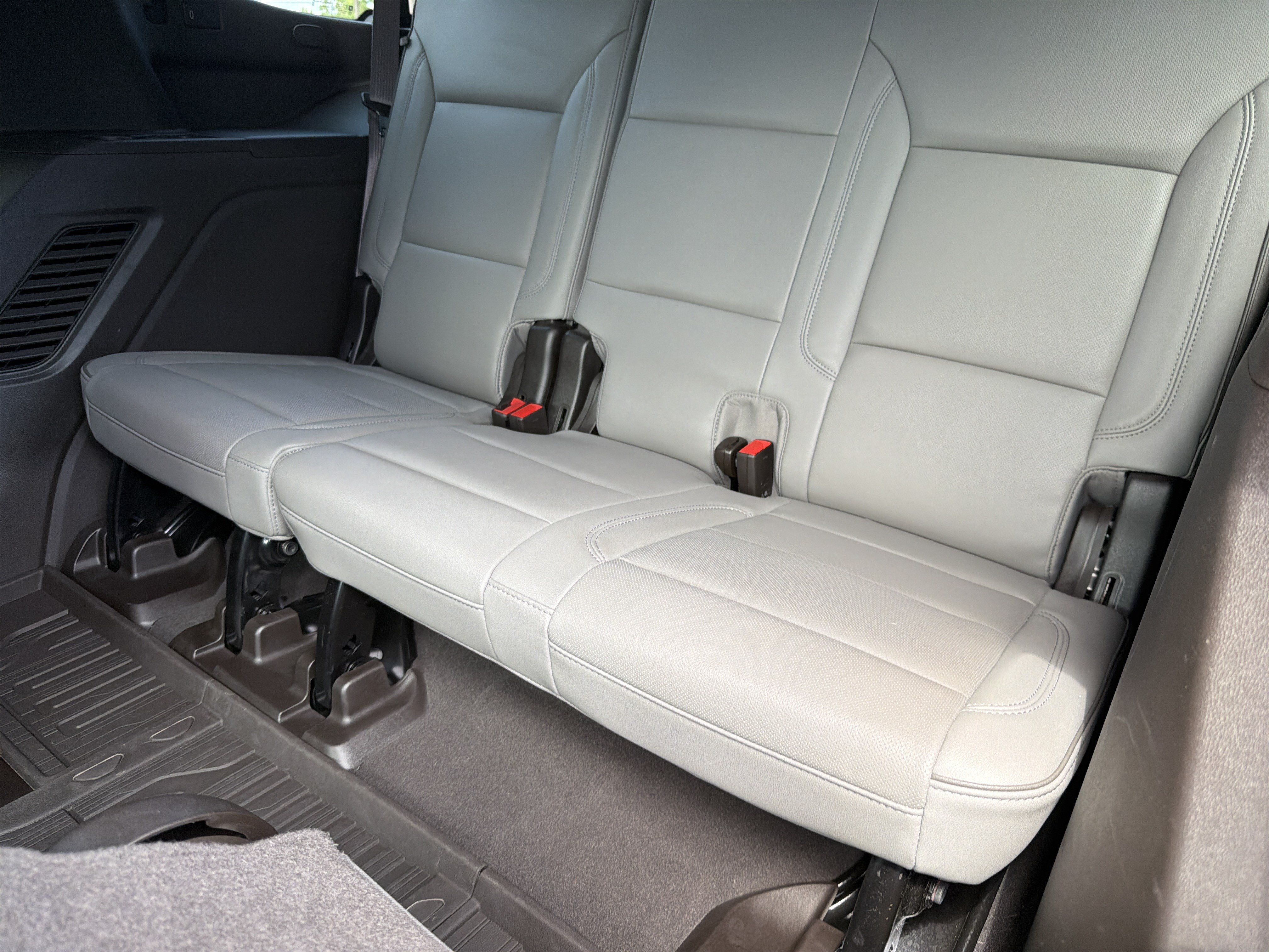 Used 2024 GMC Yukon SLT w/ SLT Luxury Package AWD/4WD image 31